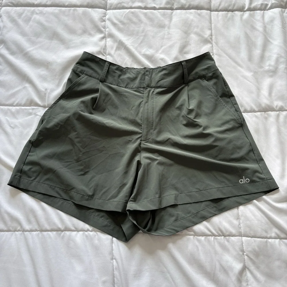 Alo Yoga High Waist Status Trouser Short In Dark Cactus Womens Medium Activewear